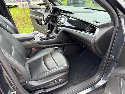 Used 2022 Cadillac XT6 Premium Luxury w/ Technology Package AWD/4WD image 32