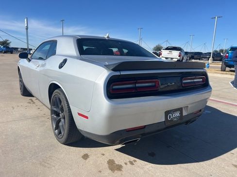 Used 2020 Dodge Challenger SXT w/ Plus Package image 5