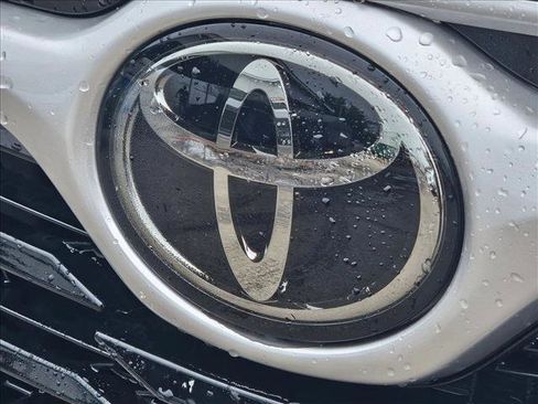 Used 2021 Toyota Highlander XLE image 5