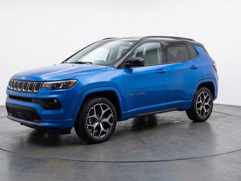 Used 2025 Jeep Compass Limited AWD/4WD image 3