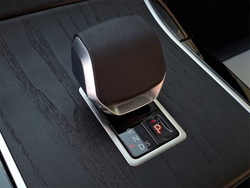 Certified 2026 Land Rover Range Rover Velar Dynamic SE image 22