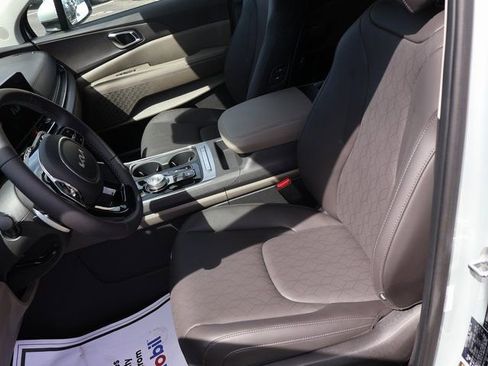 New 2026 Kia Carnival EX FWD image 19