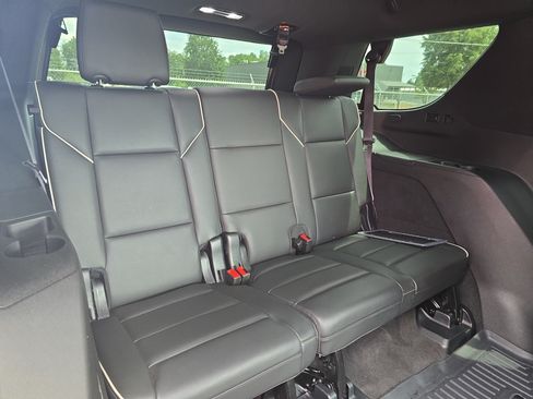 Used 2023 Cadillac Escalade Premium Luxury AWD/4WD image 12