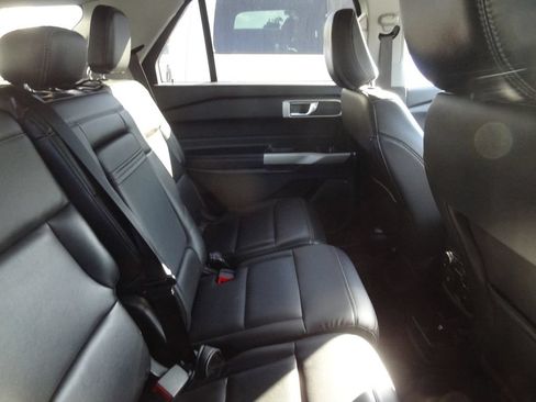 Certified 2022 Ford Explorer XLT w/ Equipment Group 202A RWD image 11