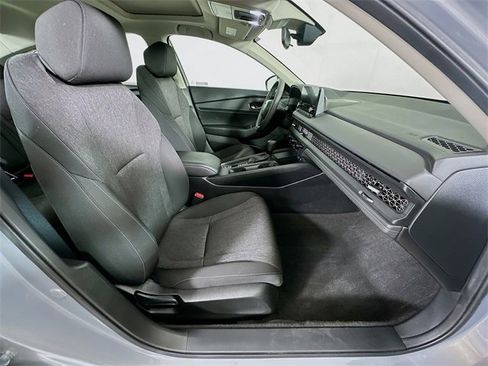 Certified 2025 Honda Accord SE image 7