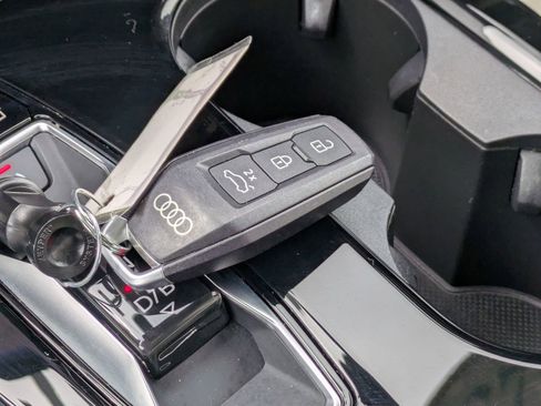 Used 2025 Audi Q6 e-tron Premium Plus w/ Premium Plus image 32