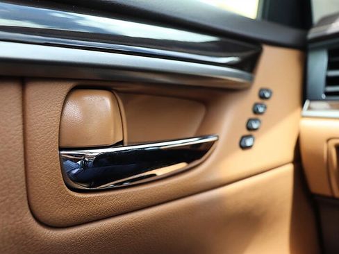 Used 2016 Lexus ES 350 w/ Luxury Package w/Wood Trim FWD image 25