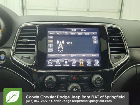 Certified 2022 Jeep Grand Cherokee Limited image 24