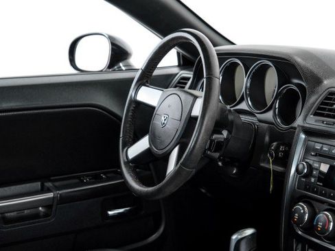 Used 2009 Dodge Challenger R/T RWD image 12