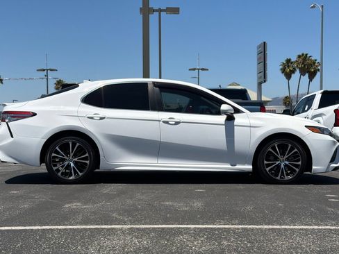 Used 2019 Toyota Camry SE w/ Convenience Package FWD image 3
