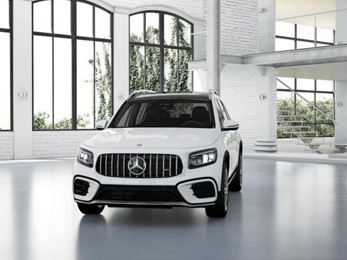 Used 2025 Mercedes-Benz GLB 35 AMG 4MATIC image 41