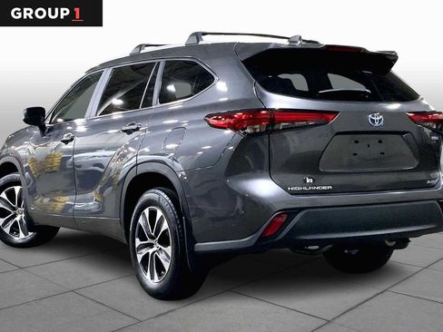 Used 2023 Toyota Highlander XLE image 12