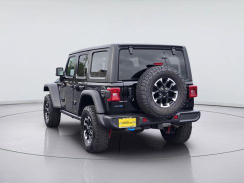 Used 2025 Jeep Wrangler Unlimited Rubicon 4xe w/ Convenience Group AWD/4WD image 6