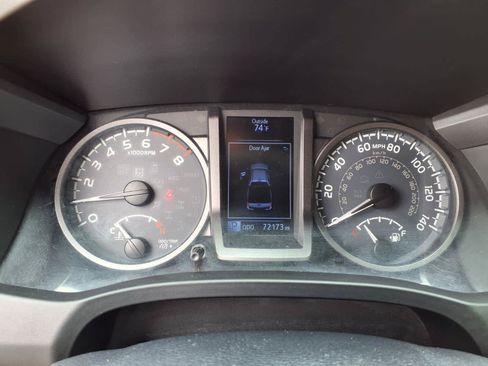 Used 2018 Toyota Tacoma TRD Sport RWD image 17