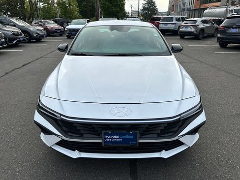 Certified 2025 Hyundai Elantra SEL FWD image 9