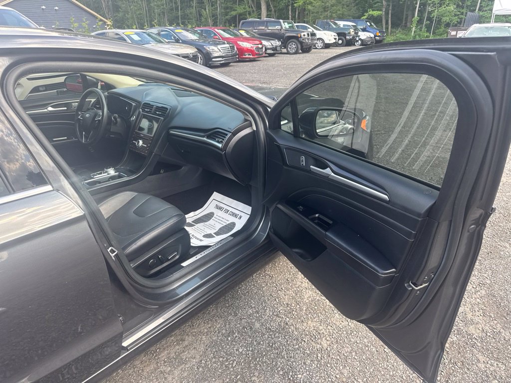 Used 2019 Ford Fusion Energi Titanium FWD image 32