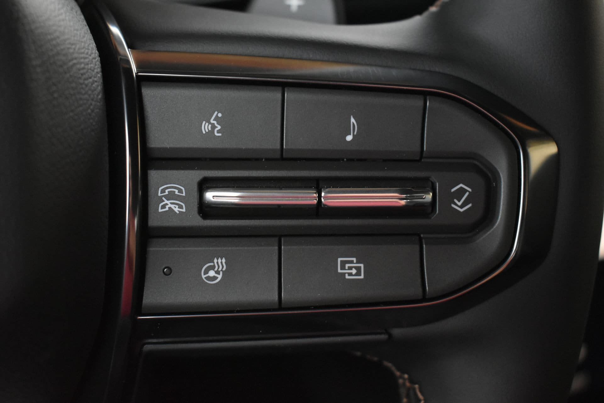 New 2026 GMC Terrain AT4 w/ Technology Package II AWD/4WD image 22