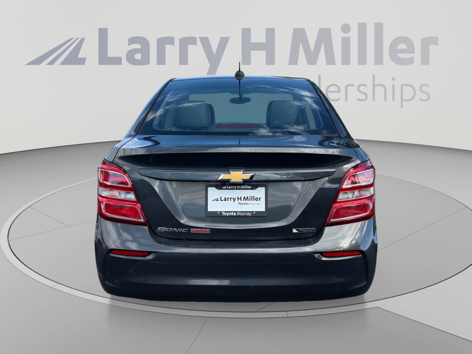 Used 2017 Chevrolet Sonic Premier FWD image 4