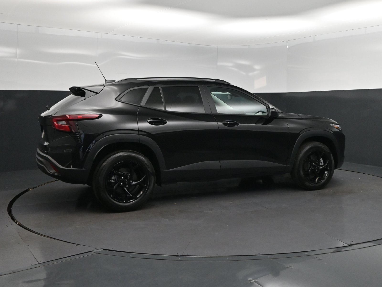 New 2026 Chevrolet Trax LT w/ Midnight Edition FWD image 8