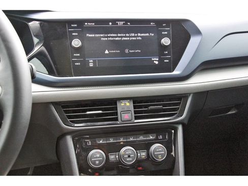 Used 2024 Volkswagen Taos SE w/ Panoramic Sunroof Package AWD/4WD image 29