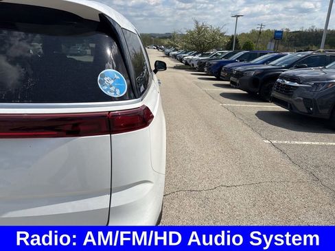 Used 2023 Kia Carnival EX FWD image 5