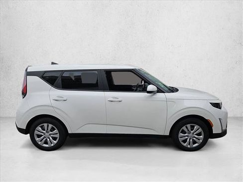 Used 2023 Kia Soul LX FWD image 4