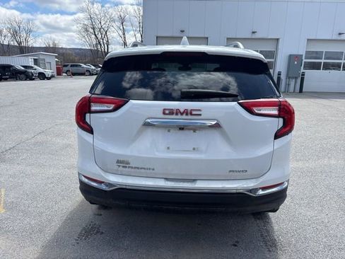 Used 2022 GMC Terrain SLT w/ Infotainment Package II AWD/4WD image 3