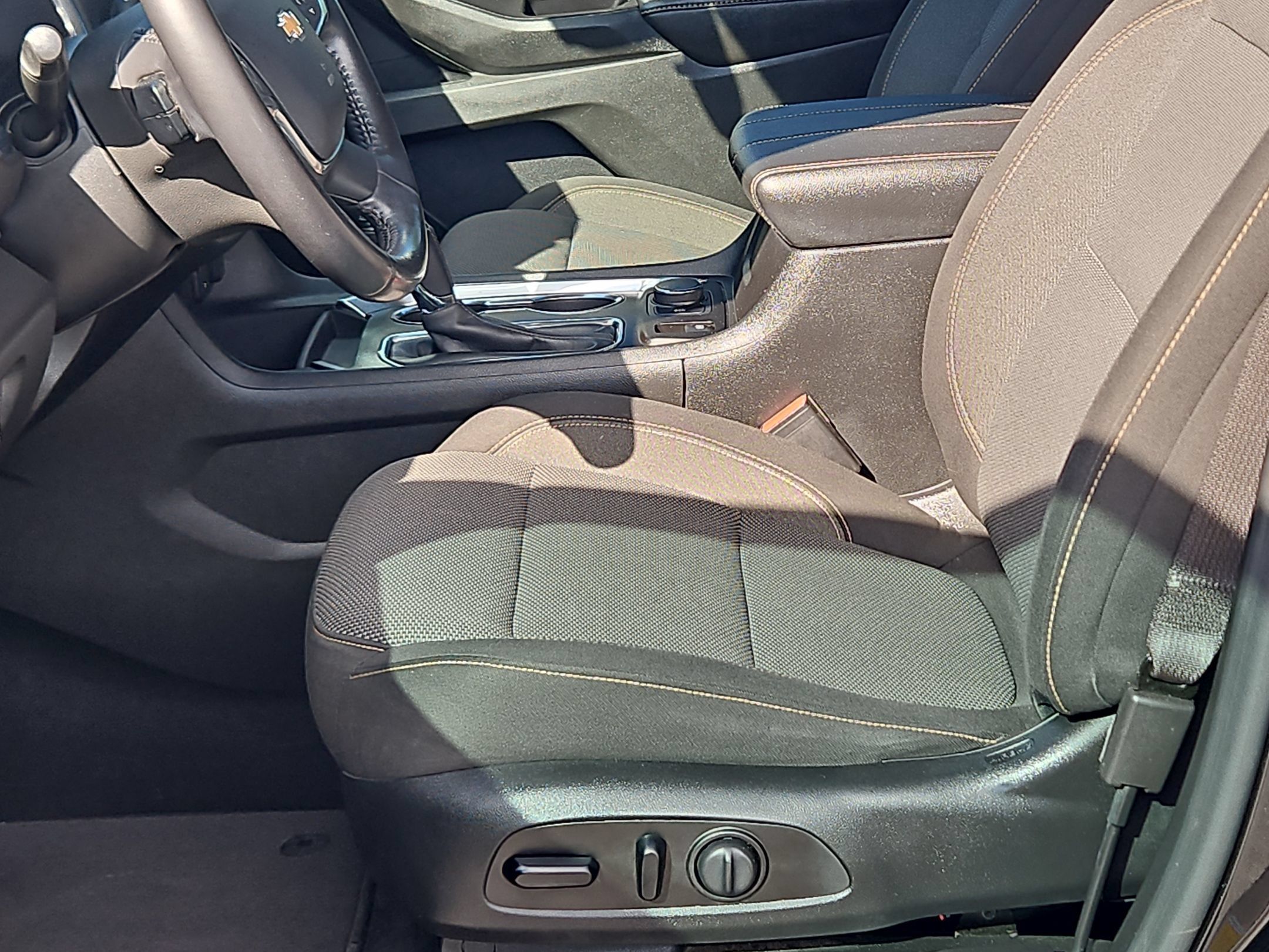 Used 2020 Chevrolet Traverse LT FWD image 23