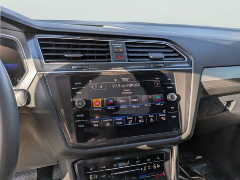 Used 2023 Volkswagen Tiguan SE FWD image 19