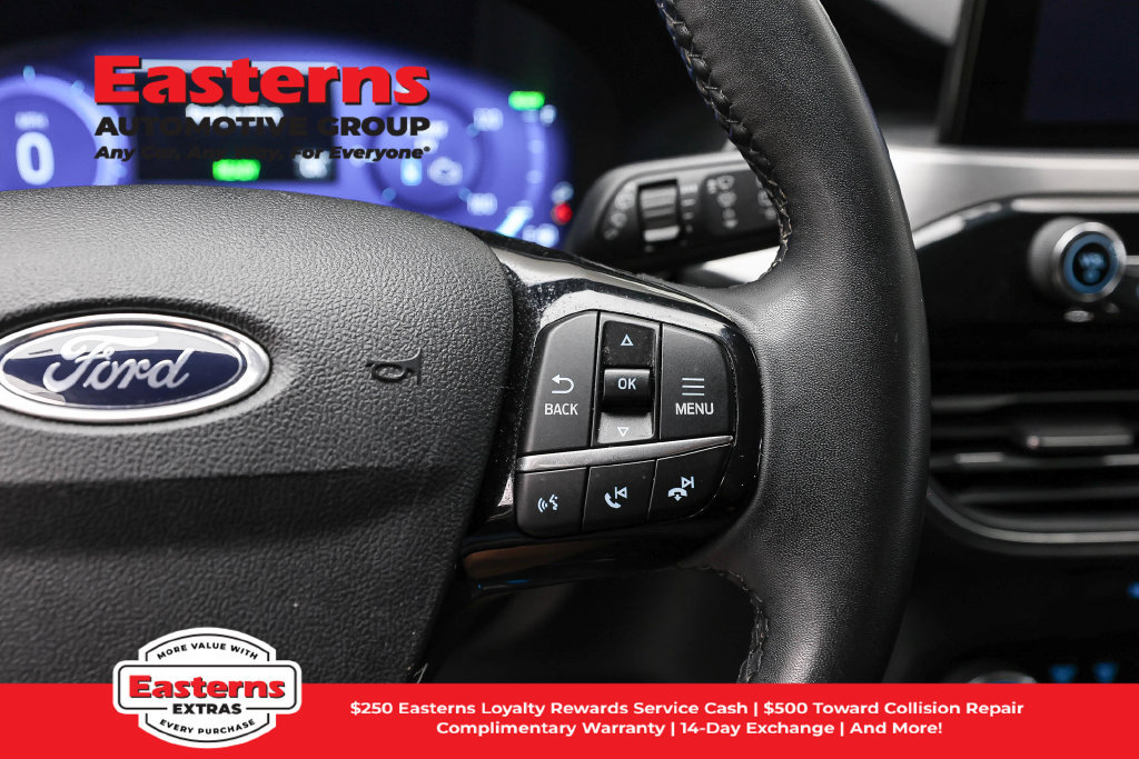 Used 2021 Ford Escape Titanium AWD/4WD image 16