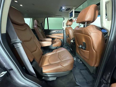 Used 2017 Cadillac Escalade Luxury AWD/4WD image 28