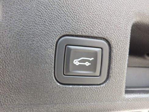 Used 2023 Chevrolet Equinox Premier AWD/4WD image 13