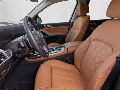 Used 2023 BMW X7 xDrive40i w/ Premium Package AWD/4WD image 11