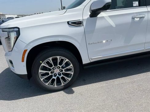 New 2026 GMC Yukon XL Denali w/ Denali Reserve Package RWD image 9