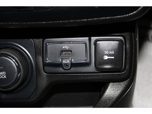 Used 2023 Jeep Renegade Latitude image 31