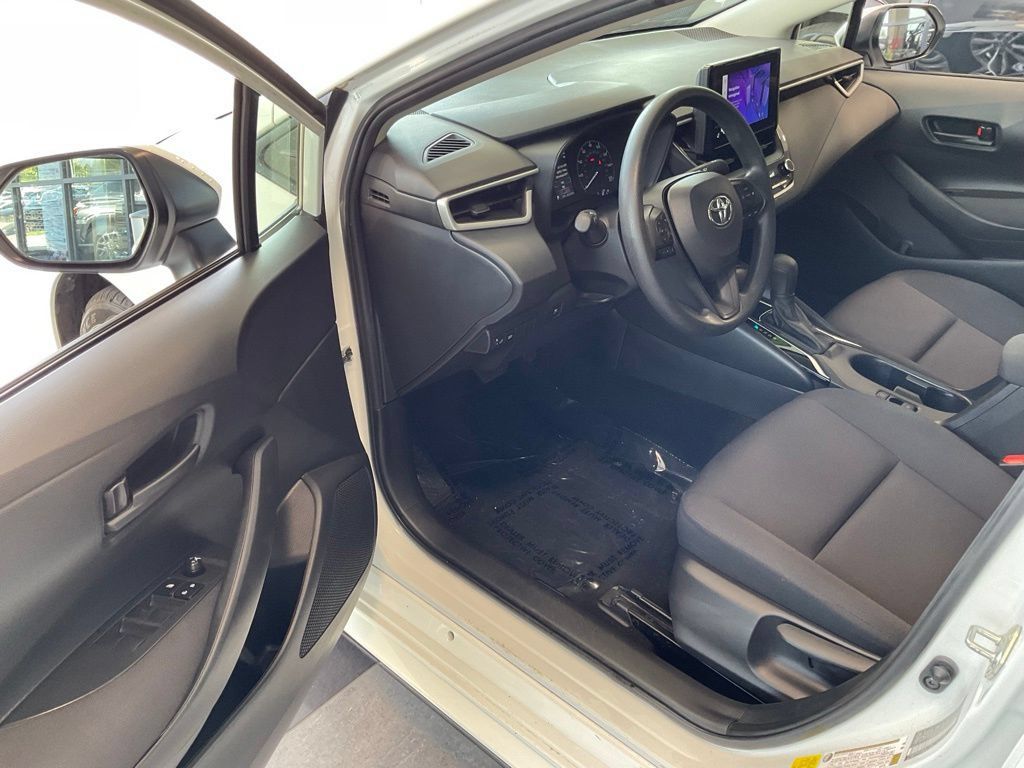 Certified 2024 Toyota Corolla LE w/ LE Convenience Package FWD image 9