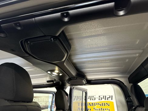 Used 2021 Jeep Gladiator Sport image 33