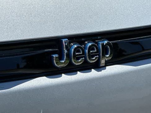 Used 2023 Jeep Grand Cherokee Overland AWD/4WD image 20