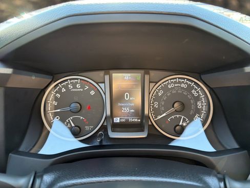 Used 2023 Toyota Tacoma TRD Sport image 31