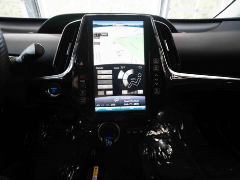 Used 2020 Toyota Prius Prime XLE FWD image 17