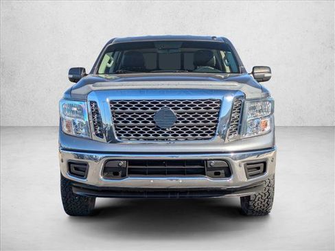 Used 2018 Nissan Titan SV w/ SV Convenience Package image 2