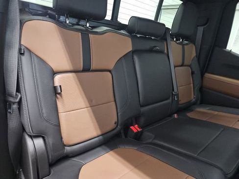 Used 2022 Chevrolet Silverado 1500 High Country w/ Technology Package image 16