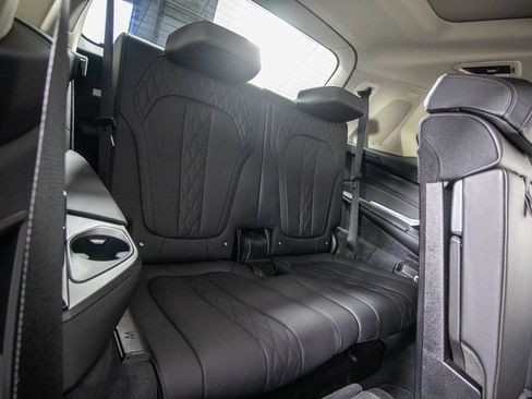 Used 2025 BMW X7 xDrive40i image 13