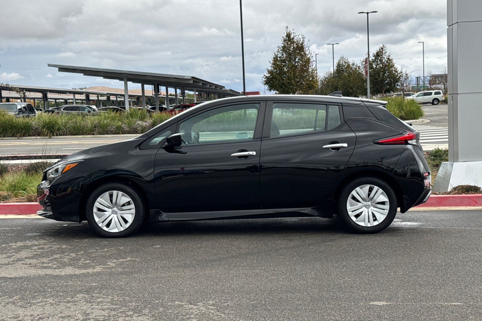 Used 2025 Nissan Leaf S FWD image 7
