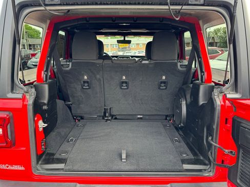 Used 2018 Jeep Wrangler Unlimited Sahara AWD/4WD image 16