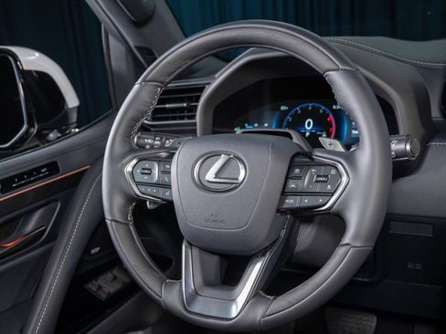 Used 2026 Lexus LX 600 4WD w/ Accessory Package (2T) image 16