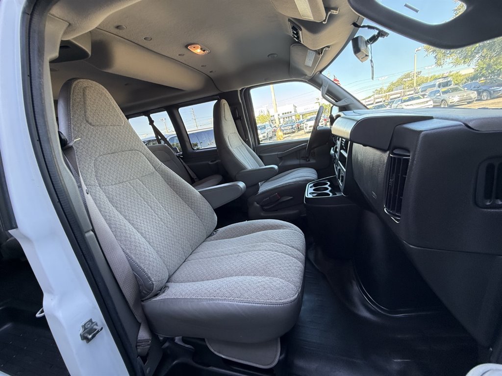 Used 2023 Chevrolet Express 3500 LS RWD image 17