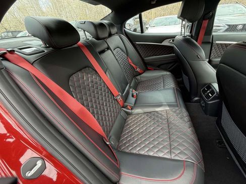 Used 2022 Genesis G70 3.3T image 9