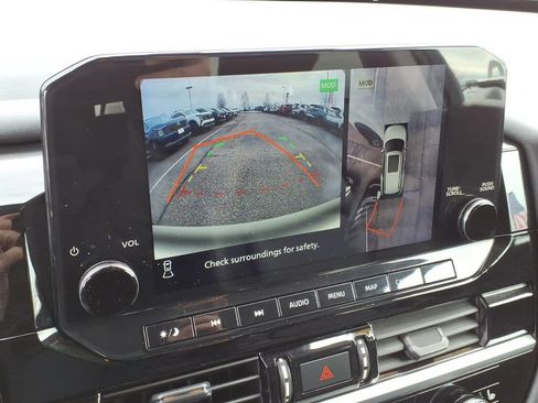 Certified 2023 Nissan Pathfinder SL w/ Lighting Package (N92) image 24