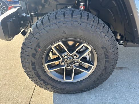 New 2025 Jeep Gladiator Mojave w/ Convenience Group image 4